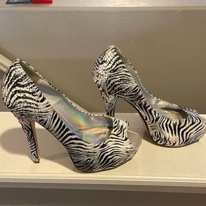 Shi size 10 platform heel! Barely worn!